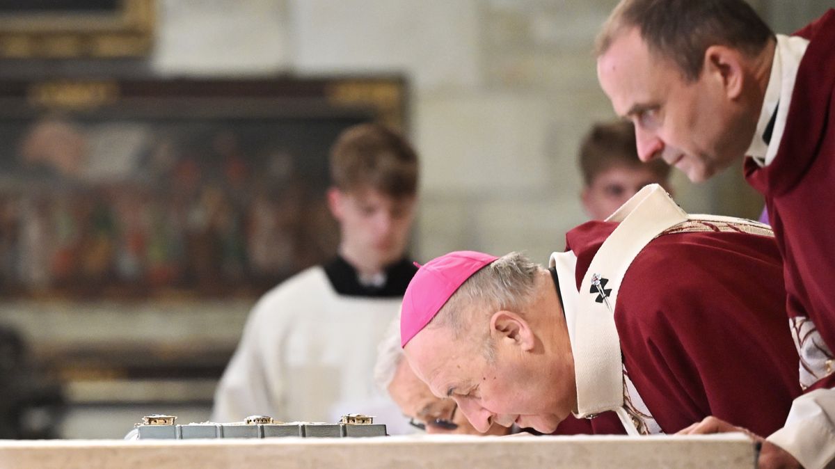 Obrazem: Poslední rozloučení s Dominikem Dukou